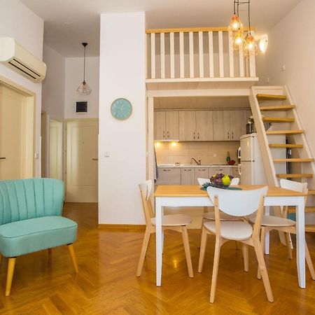 Apartment Dora Near Sea And Center With Private Garage Πόρετς Εξωτερικό φωτογραφία