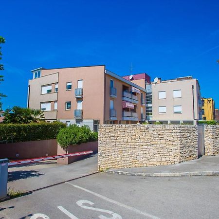 Apartment Dora Near Sea And Center With Private Garage Πόρετς Εξωτερικό φωτογραφία