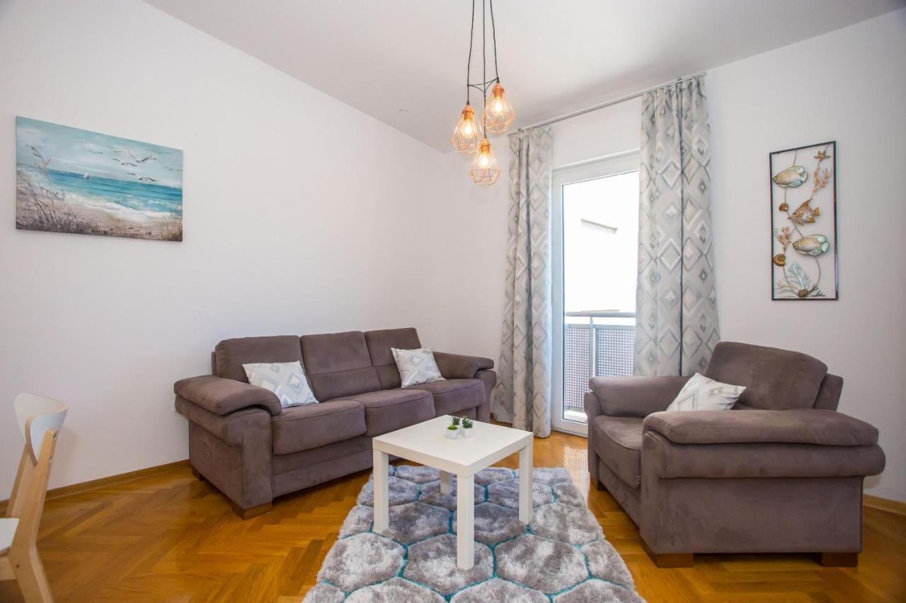 Apartment Dora Near Sea And Center With Private Garage Πόρετς Εξωτερικό φωτογραφία