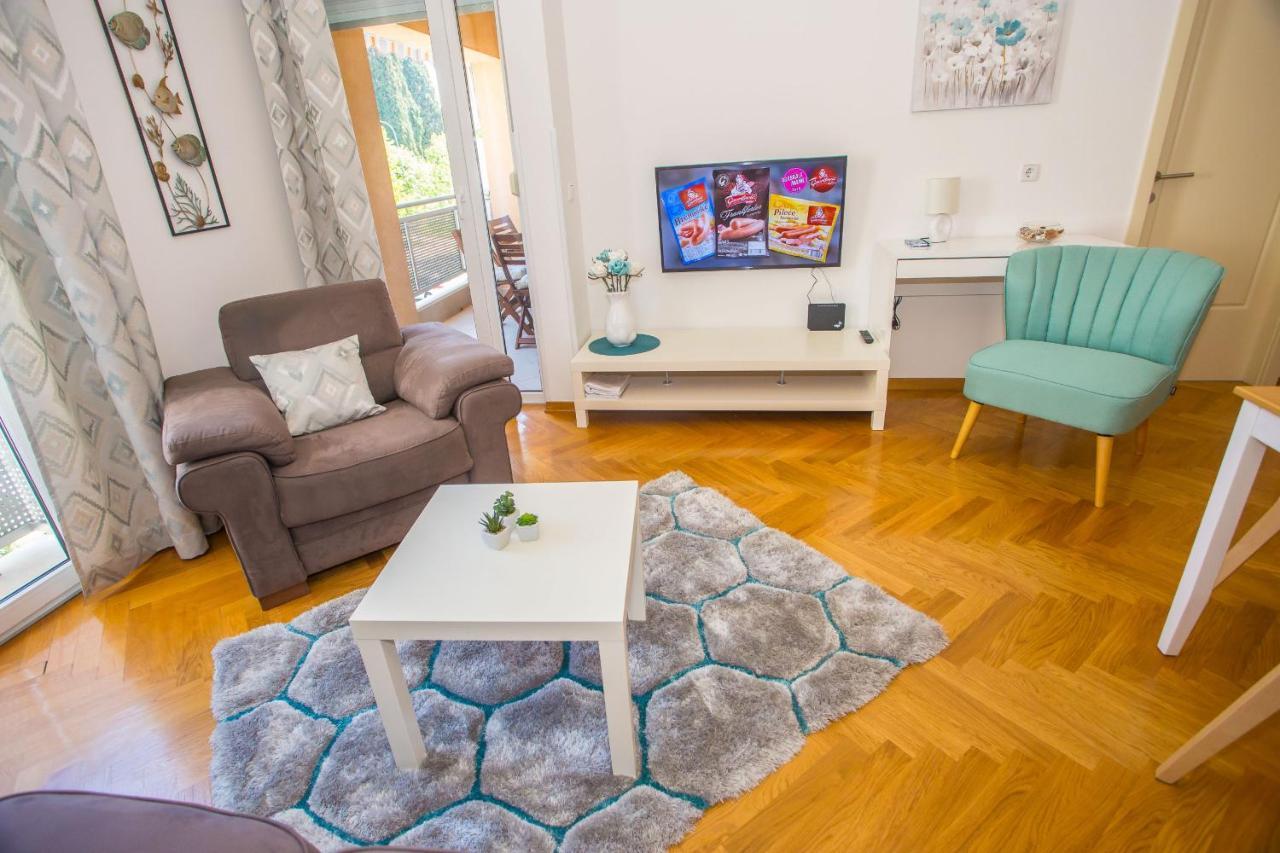 Apartment Dora Near Sea And Center With Private Garage Πόρετς Εξωτερικό φωτογραφία