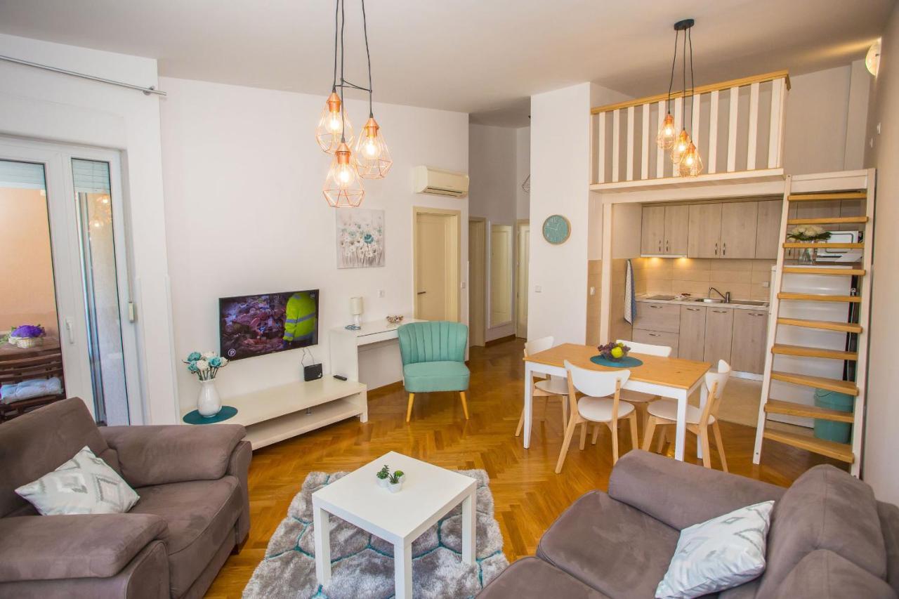 Apartment Dora Near Sea And Center With Private Garage Πόρετς Εξωτερικό φωτογραφία
