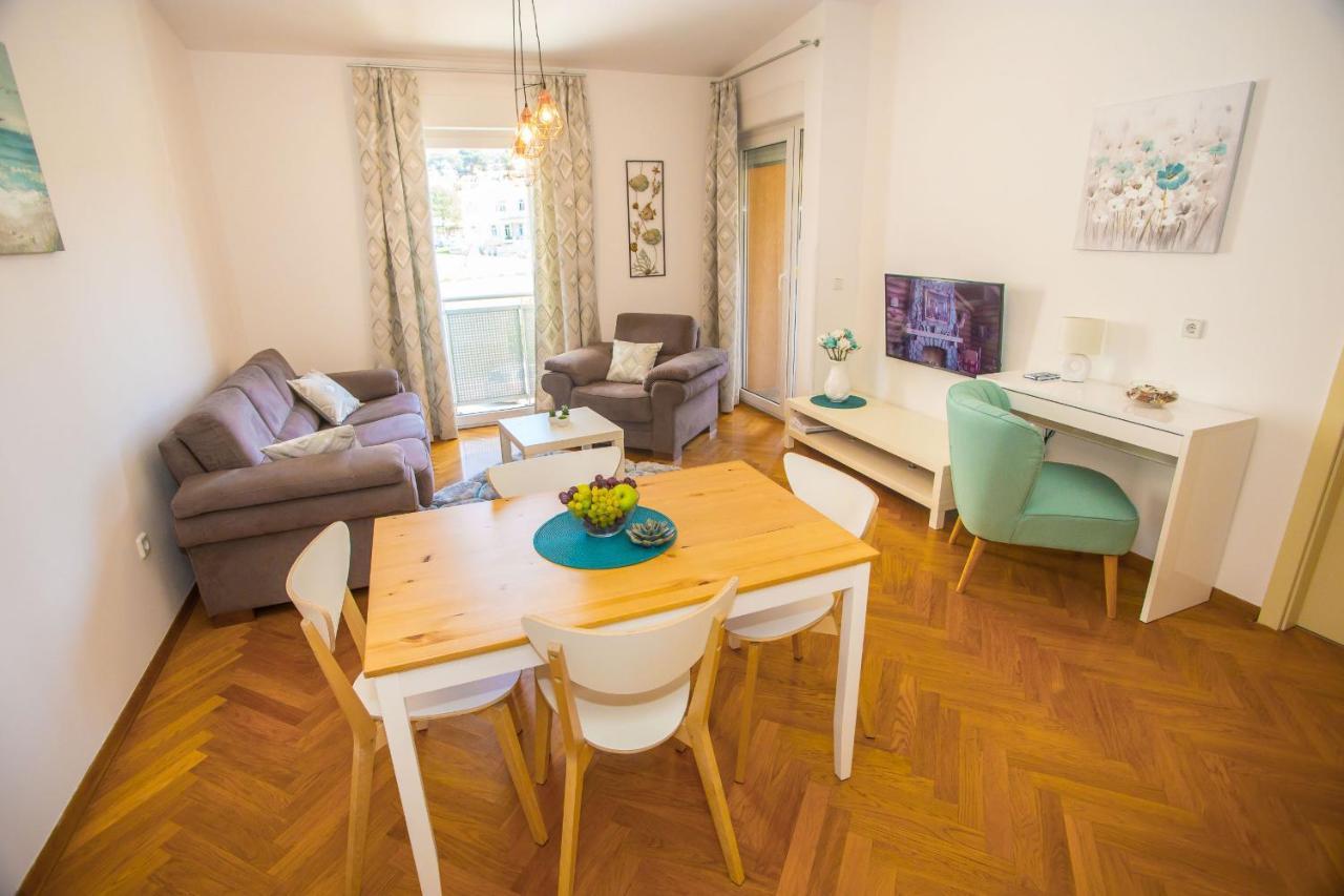 Apartment Dora Near Sea And Center With Private Garage Πόρετς Εξωτερικό φωτογραφία