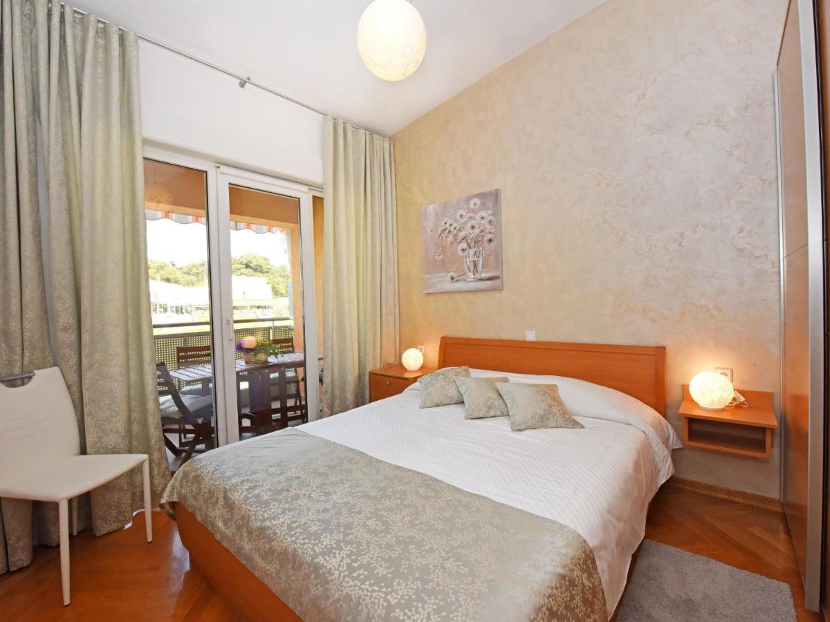 Apartment Dora Near Sea And Center With Private Garage Πόρετς Εξωτερικό φωτογραφία