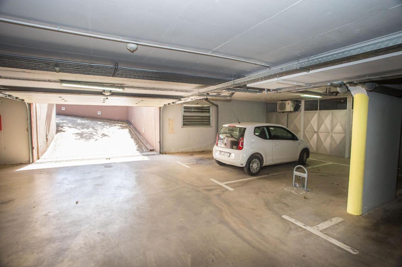 Apartment Dora Near Sea And Center With Private Garage Πόρετς Εξωτερικό φωτογραφία