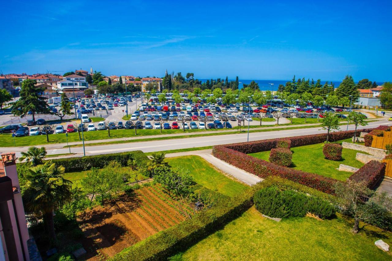 Apartment Dora Near Sea And Center With Private Garage Πόρετς Εξωτερικό φωτογραφία